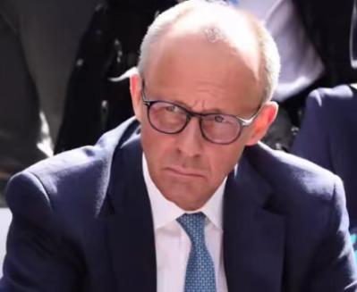 伊朗战争还没有结束，欧洲内部就要打起来了，德国总理接二连三的想要与西班牙首相进行