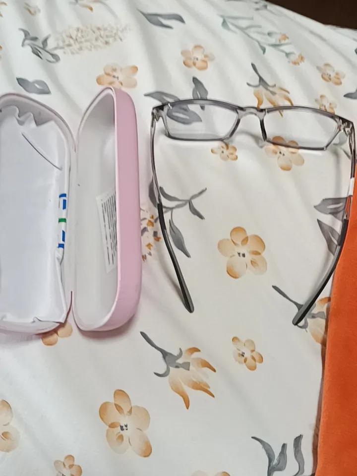 自从白内障手术后3个月，发现眼睛看手机花以后，手机看的就减少了，怕累着眼睛。