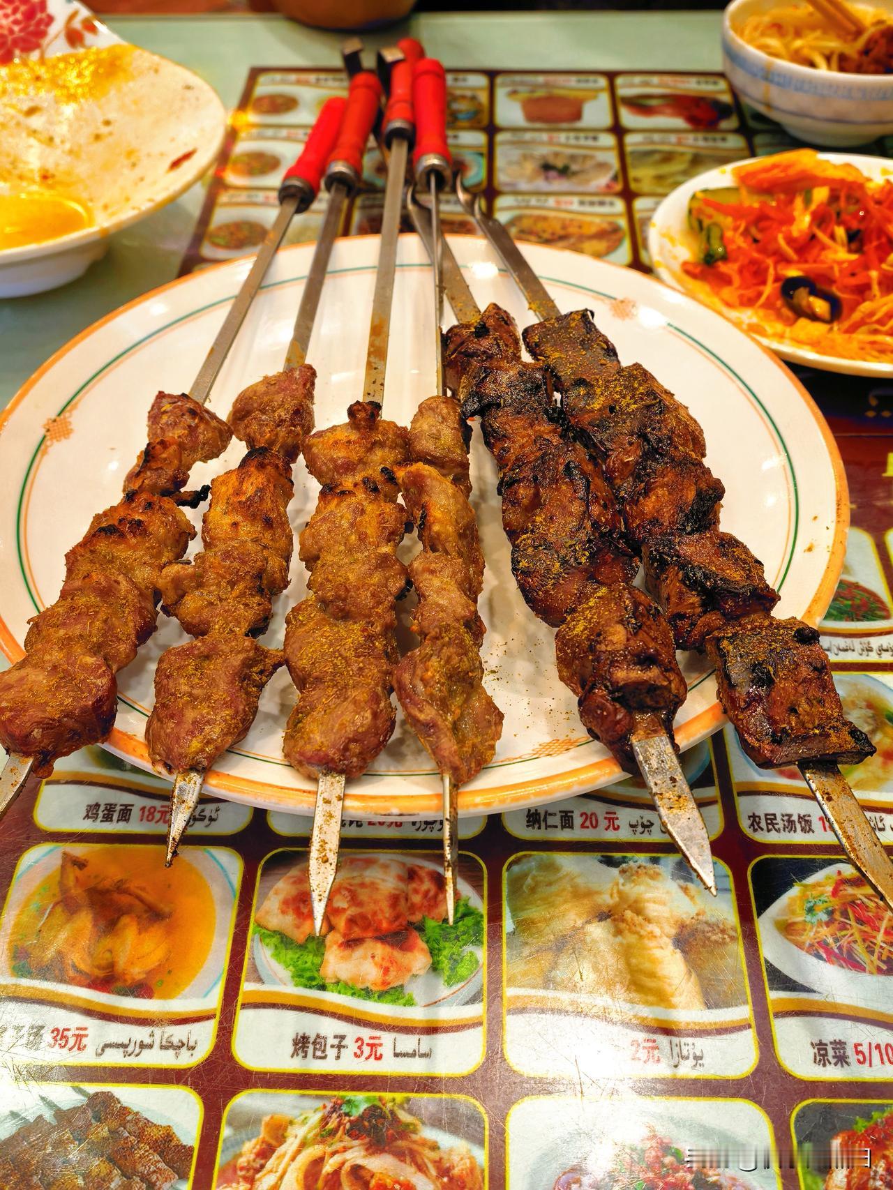 记录我的一日三餐今天肉肉吃超标了[捂脸哭]早上睡到自然醒，点了新疆缸子肉新疆