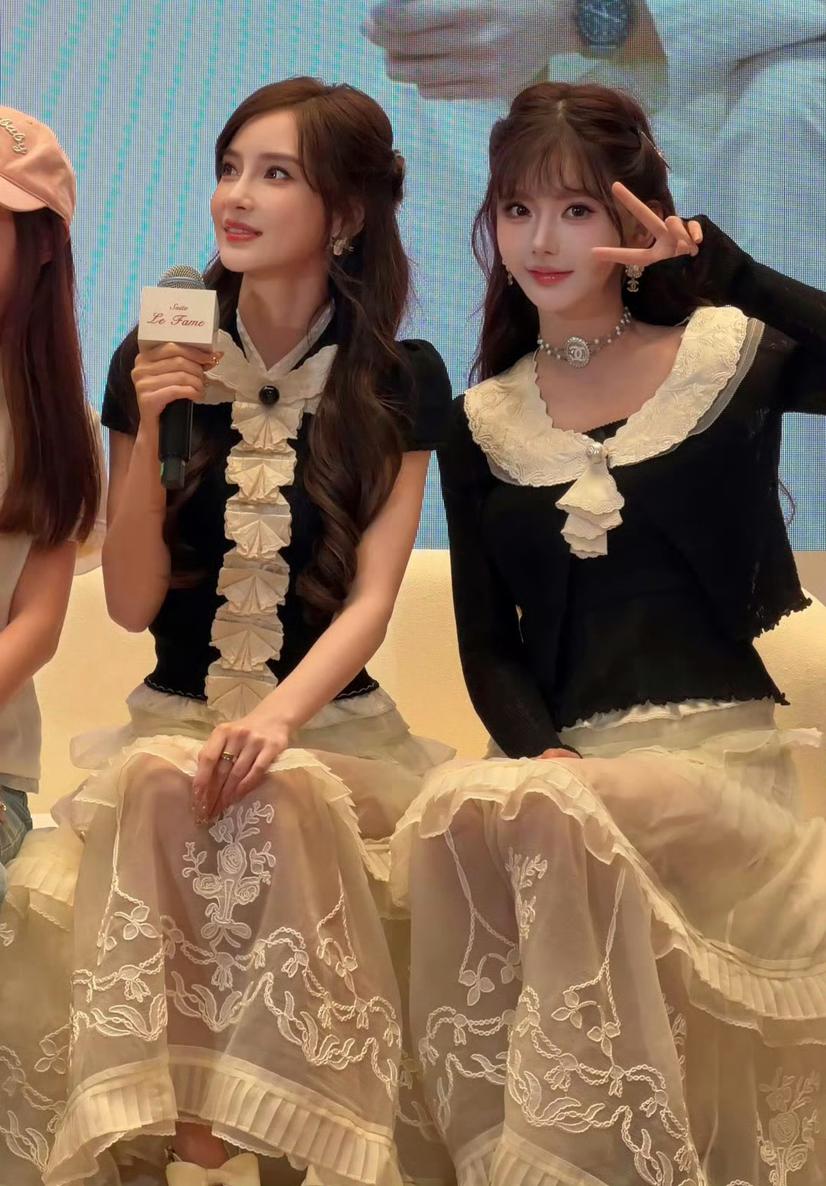 看杨颖和韩安冉同框的这张照片，竟莫名感到一丝心酸虽然品牌方活动请些网红顾客来很