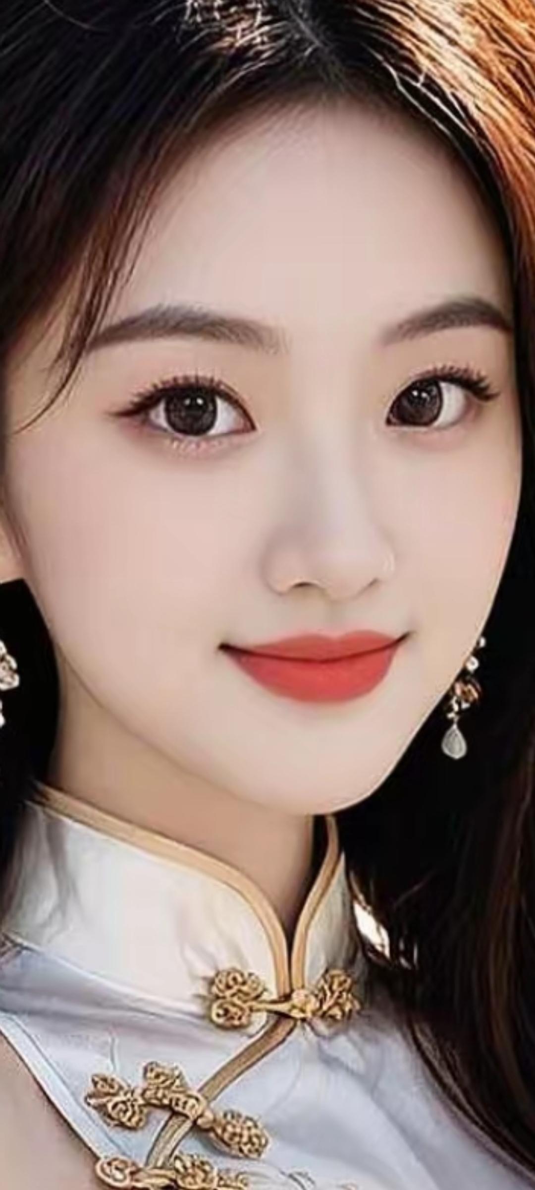 优雅东方美，金饰映衬的古典风情