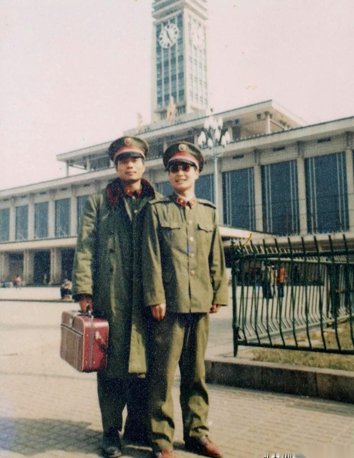 1988年3月，部队专门派了一名军官，去护送一个1987年12月就获批复员的兵回