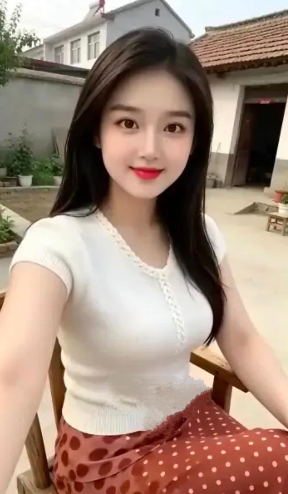 这个女孩长得是真漂亮！娇艳欲滴，秀色可餐！如果用一道菜来形容这个美女，那用什