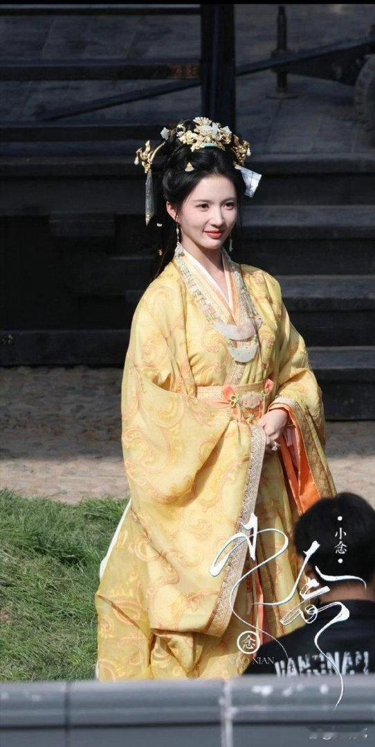 现在古偶剧的造型团队也太敷衍了吧？陈都灵、田曦薇、刘些宁3人居然穿同款衣服撞衫了