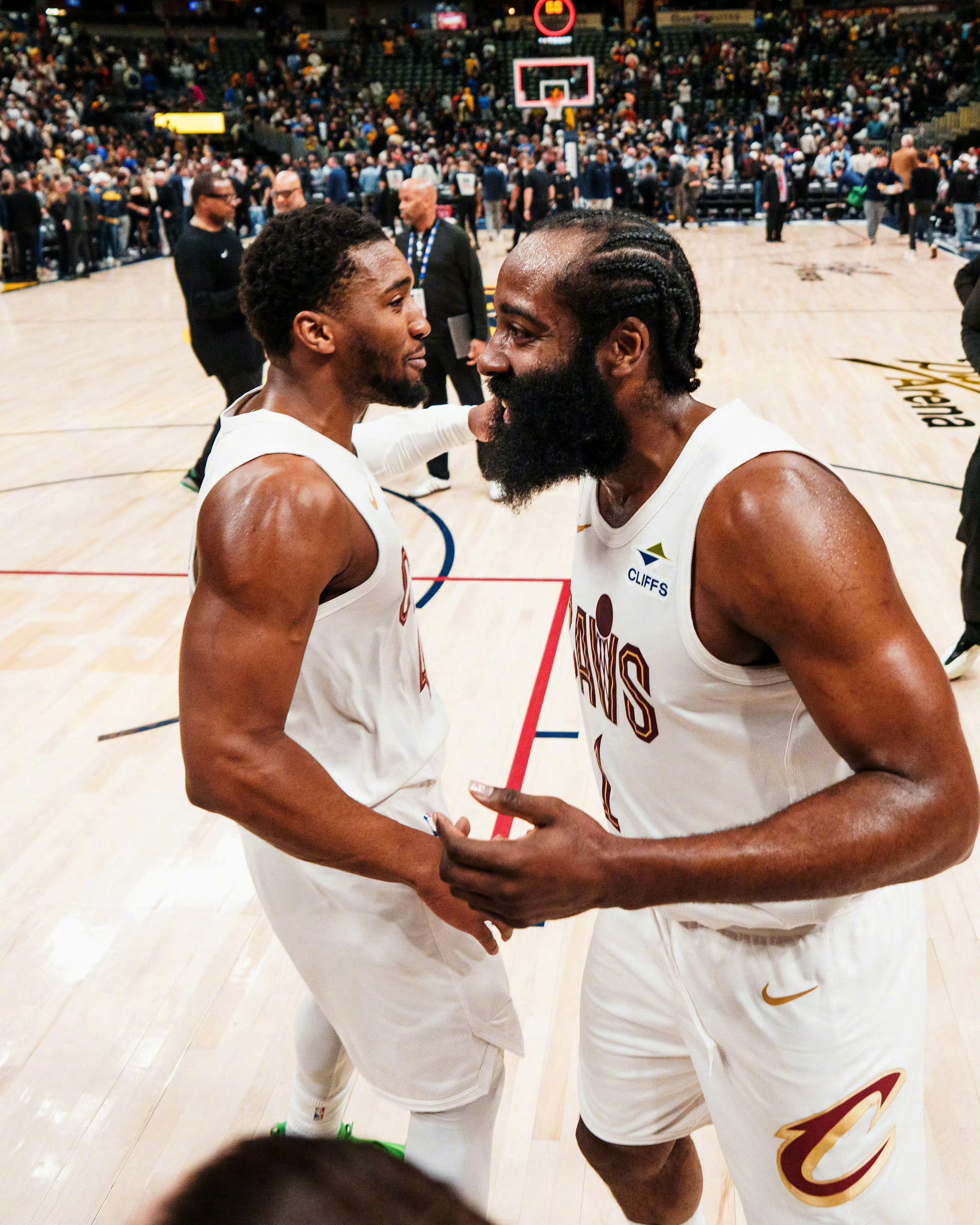 骑记ChrisFedor：哈登二月初加盟以来，骑士队在关键时刻的表现跃升至联盟