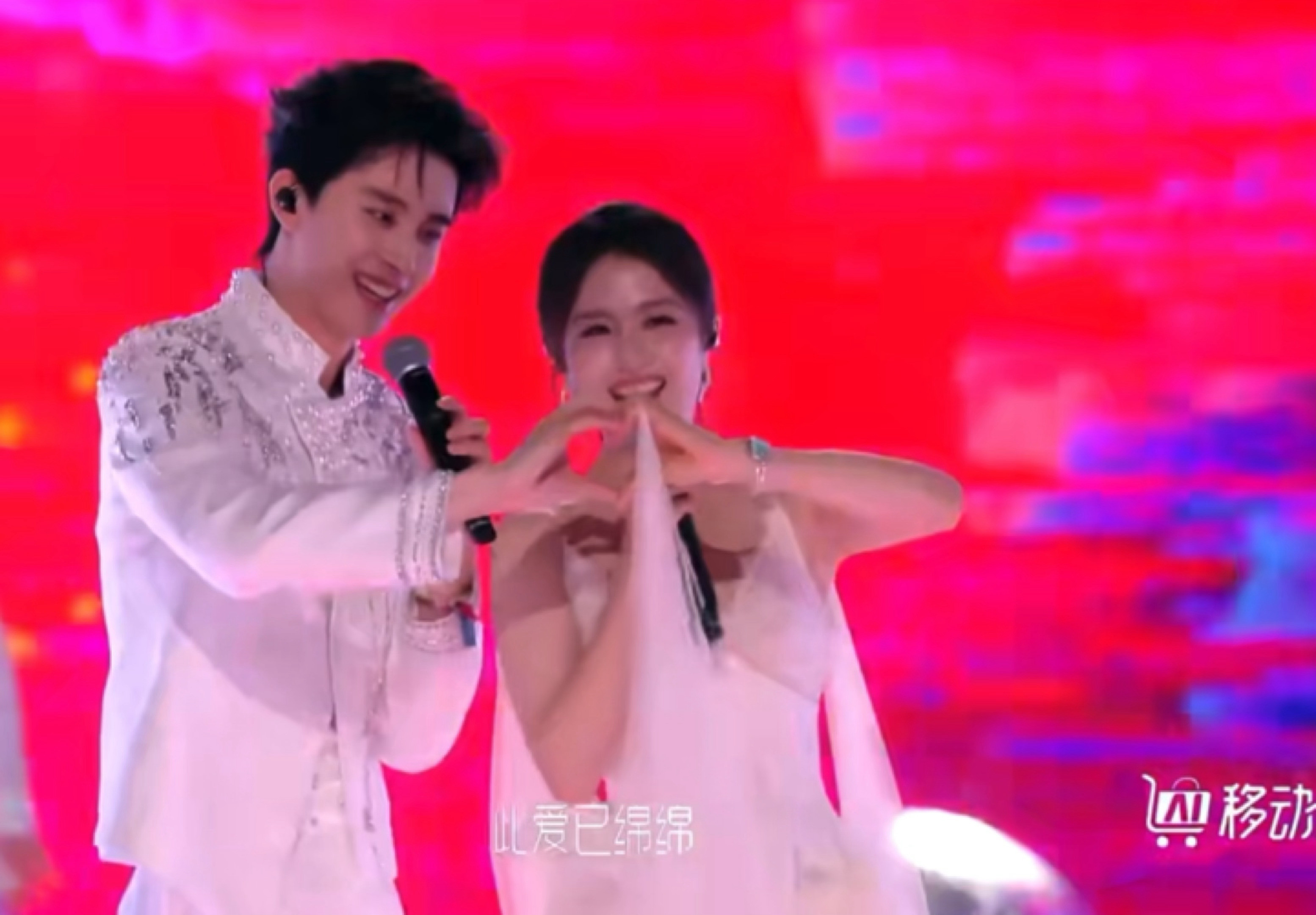 啊啊啊啊我看李兰迪敖瑞鹏合唱就你们这样的表情敖瑞鹏李兰迪合唱台下反应尖叫之夜内场