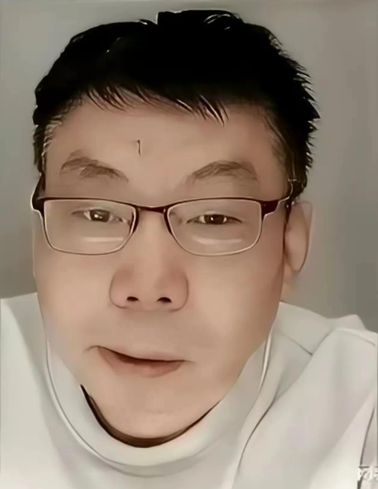 记得之前贺晓龙说过，刘国梁5月份下课，现在来看，他说的话确实有一定可信度，贺晓龙
