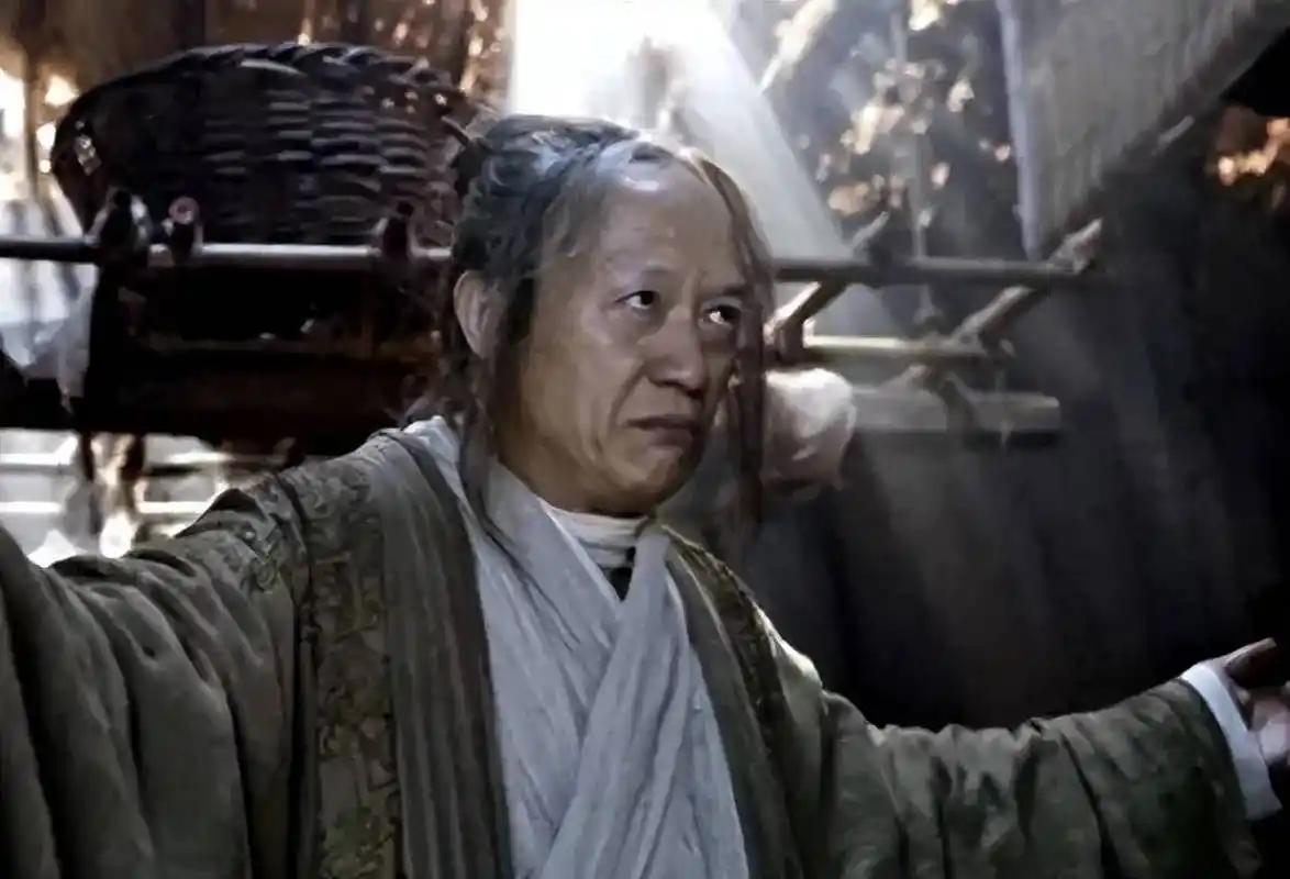印象里的“常务副皇帝”是“九千岁”魏忠贤，首辅张居正等人。 中国2000年帝