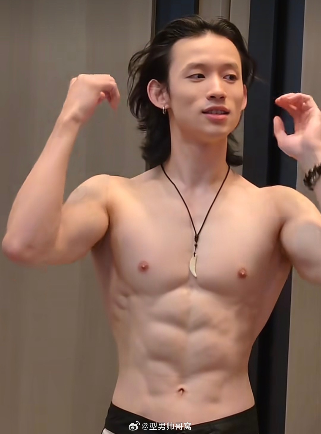 型男帅哥窝肌肉型男​​​