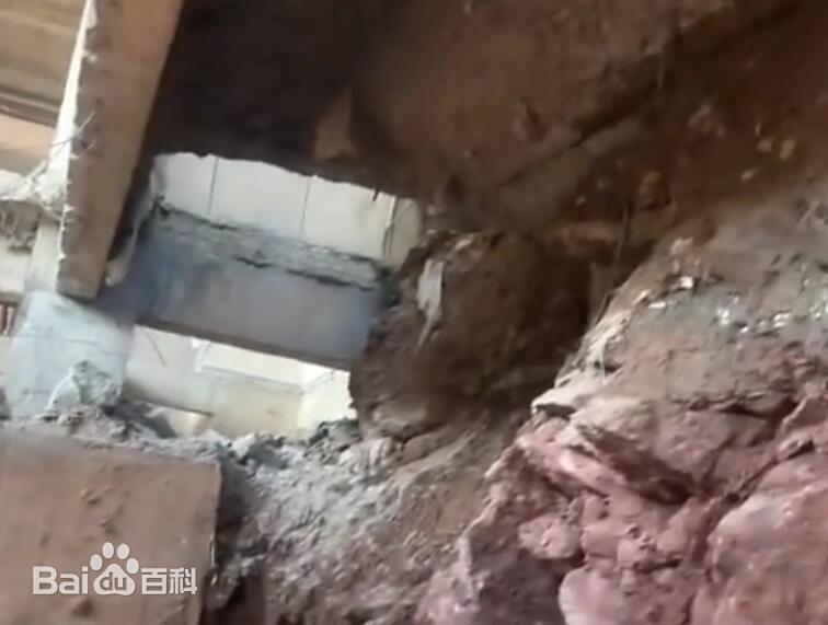 我的天，这业主真是疯了！偷偷在自己家地下挖出个300平的“地下宫殿”，结果把整栋
