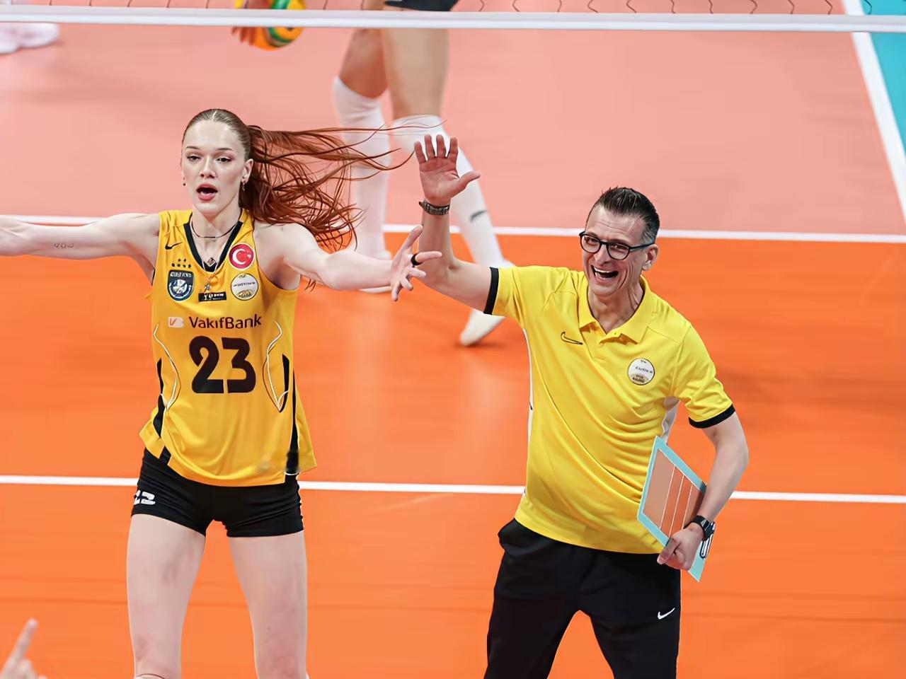 两年前，那是十月份的一天，在一场不太重要的比赛中，瓦基弗主教练古德蒂偶尔看到了锋