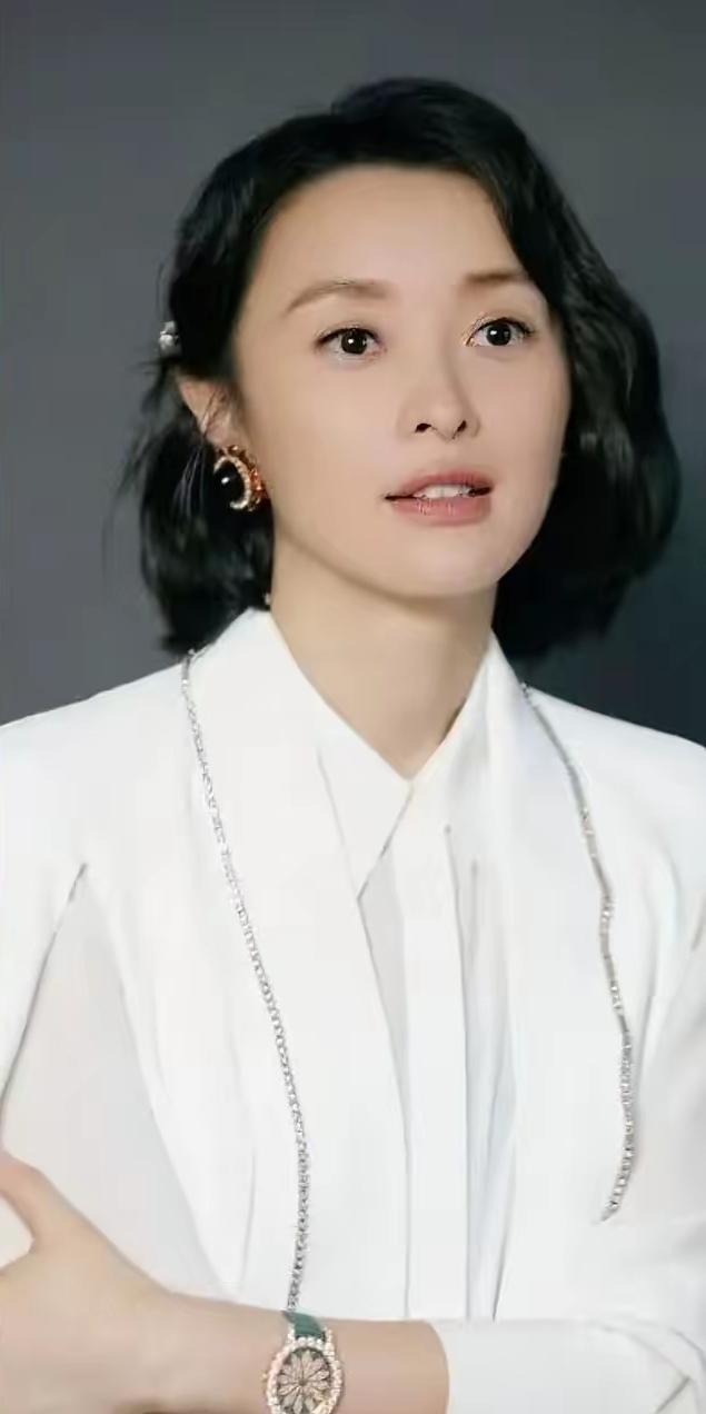 同一部《沉默的荣耀》，于和伟拿了白玉兰视帝、金鹰视帝，风光无两。吴越提名了白