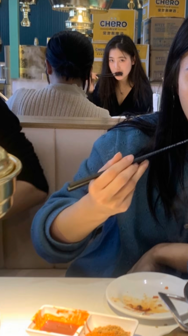 这个怎么办啊？她是不是喜欢我啊