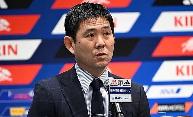 日本队官方公布了参加本届美加墨世界杯的26人最终名单，主帅森保一带队，久保建英等