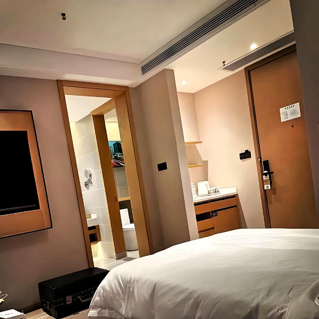 住酒店，你以为的“免费福利”，其实是别人用过的“二手陷阱”！每次推开酒店房门