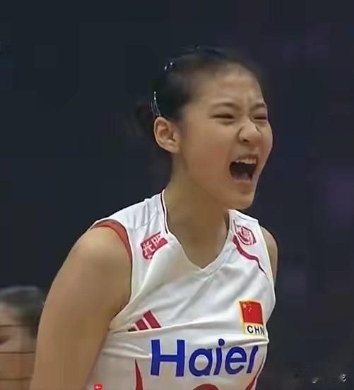 中国女排又一颗新星冉冉升起！在世界女排联赛南京站前三场比赛中，人称“小赵蕊蕊”
