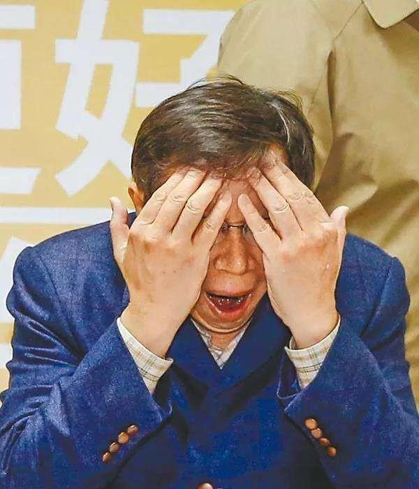 柯文哲交保后迟迟未露面，岛内政坛却已暗流涌动。民众党前民代蔡壁如一句建议，让20