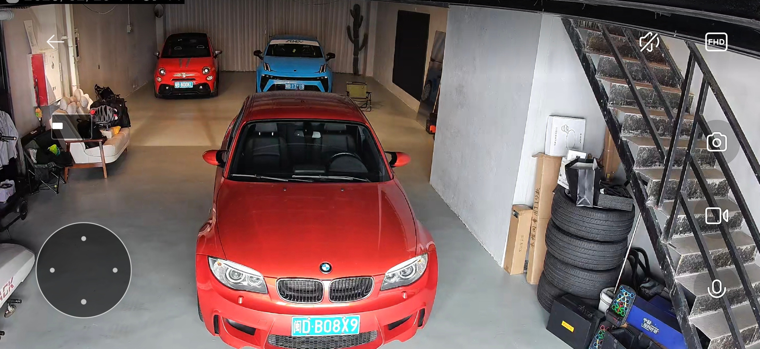 昨天来我这溜达，说我这完全不像个传媒公司，更像是一个车迷的小天地这小嘴巴真会说大