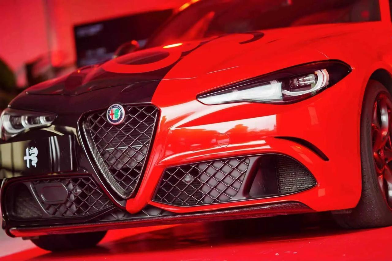 39.7万起！阿尔法罗密欧新款上市，月销不足百辆仍硬刚，原因扎心2025年