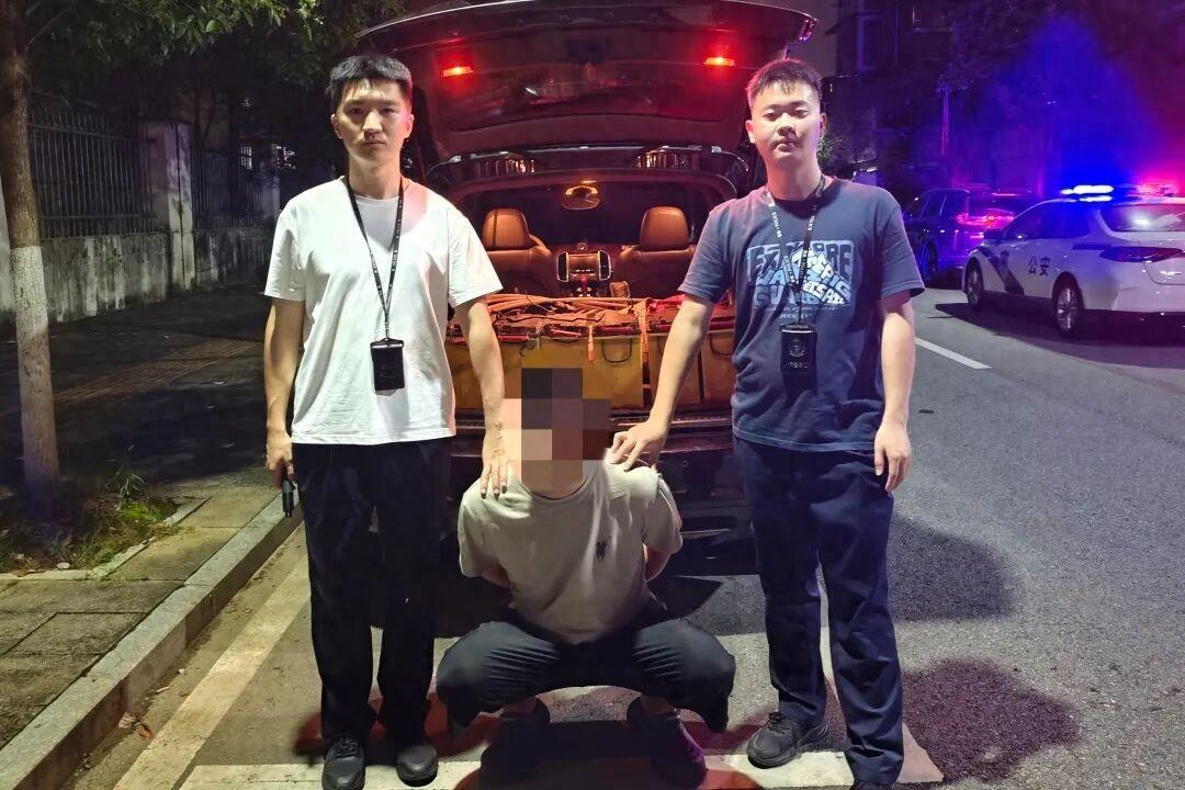 男子零首付买价值20万元的二手保时捷卡宴，为还贷偷三轮车电瓶，被抓时辩称座驾是“