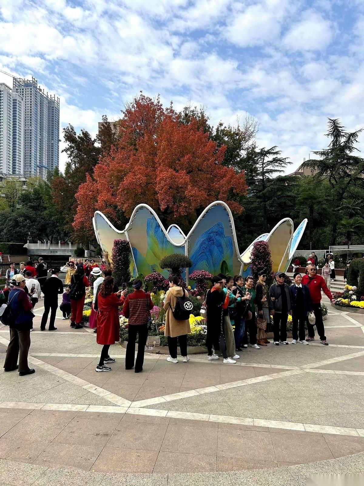 我人生中扔过最心疼的东西，是一块长了毛的布丁蛋糕。那是第一笔工资买的，武广一楼