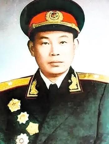 1950年，志愿军缴获了3000条毛毯，89师政委王直却下令全部剪碎，战士们不理