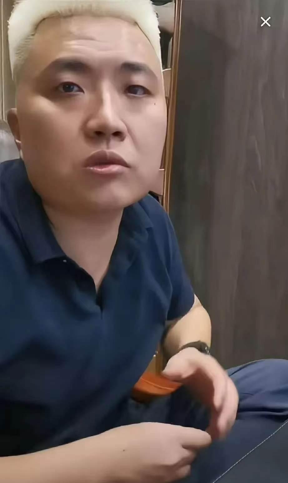 被占车位的闵先生直播了，给大家看了彭女士的道歉信，他说彭女士已经给他道歉了！闵先