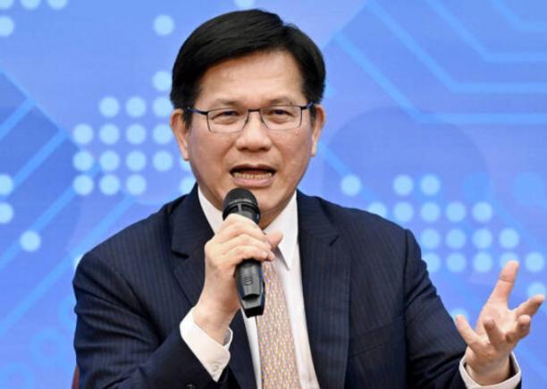 难道说“台独”认清现实决定接受统一了？民进党突然变得急切地同大陆交流，连岛内的外