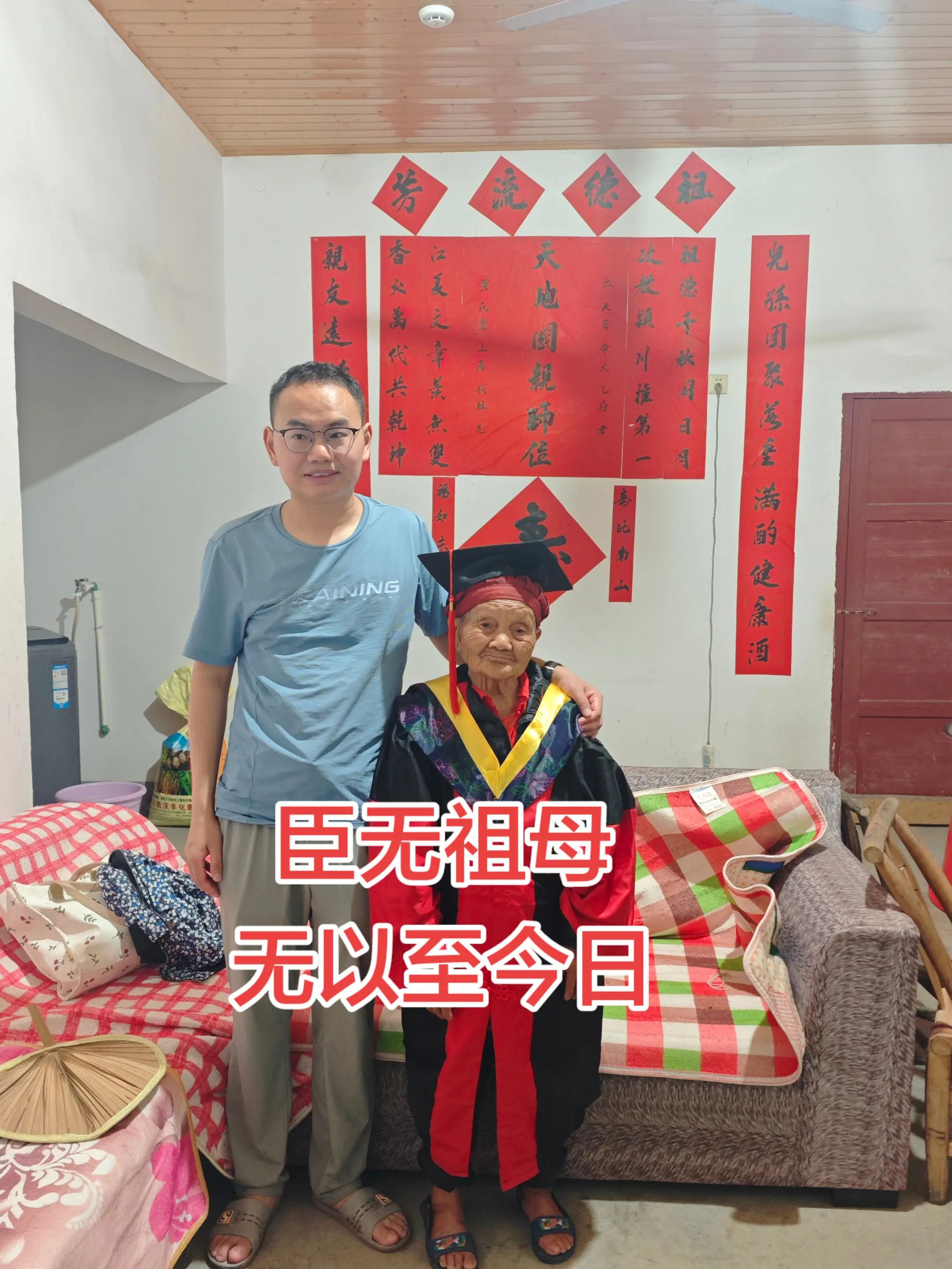 奶奶种的麦子丰收了，麦穗如今长在孙子的帽檐下