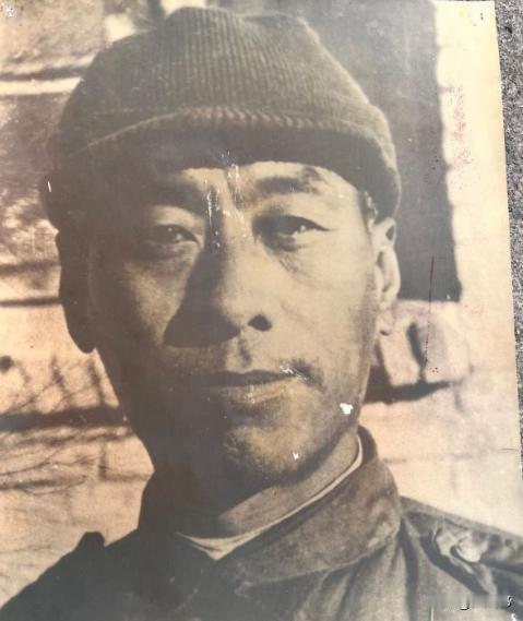 1948年11月，辽沈战役收官，沈阳解放。战后东北野战军减员严重，连长黄达宣奉命