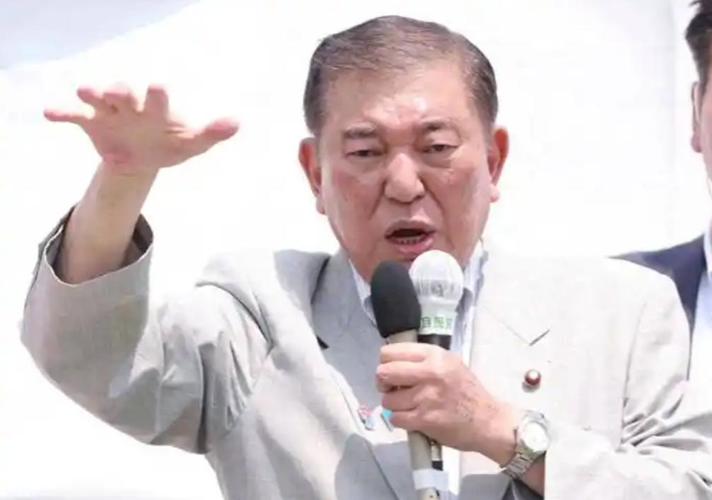 石破茂一声吼，彻底喊出了日本人的怨气。7月9日，石破茂在千叶县街头进行演