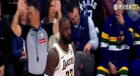 领先12分换詹姆斯，是来“摘桃子”？湖人末节领先时，教练雷迪克换詹姆斯上