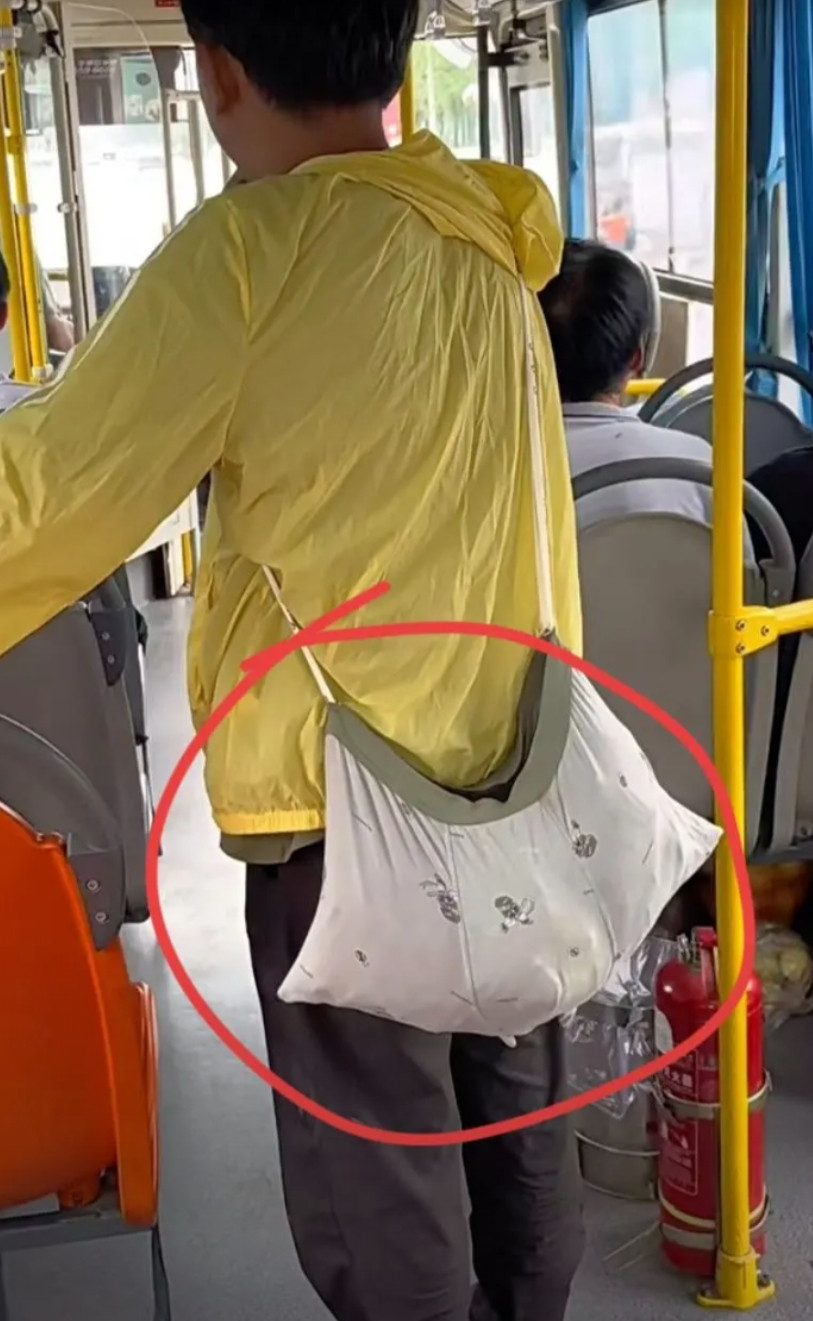 是我想歪了么？可怎么看都像那啥