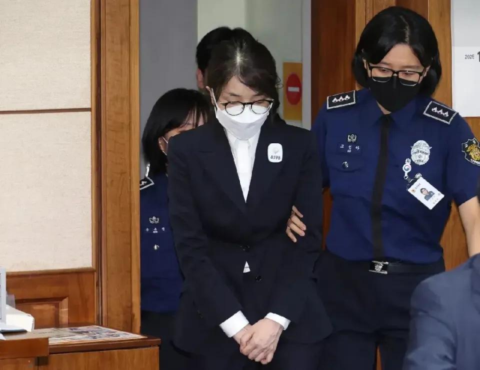 "金建希凶多吉少。"韩联社5月15日爆了个大料：韩国金建希案特检组在首尔中央