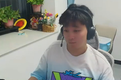甲哥：强子还在那唉声叹气，也能想到好吧，他肯定想搞个TI冠军啊，现在只能跟臭篓子