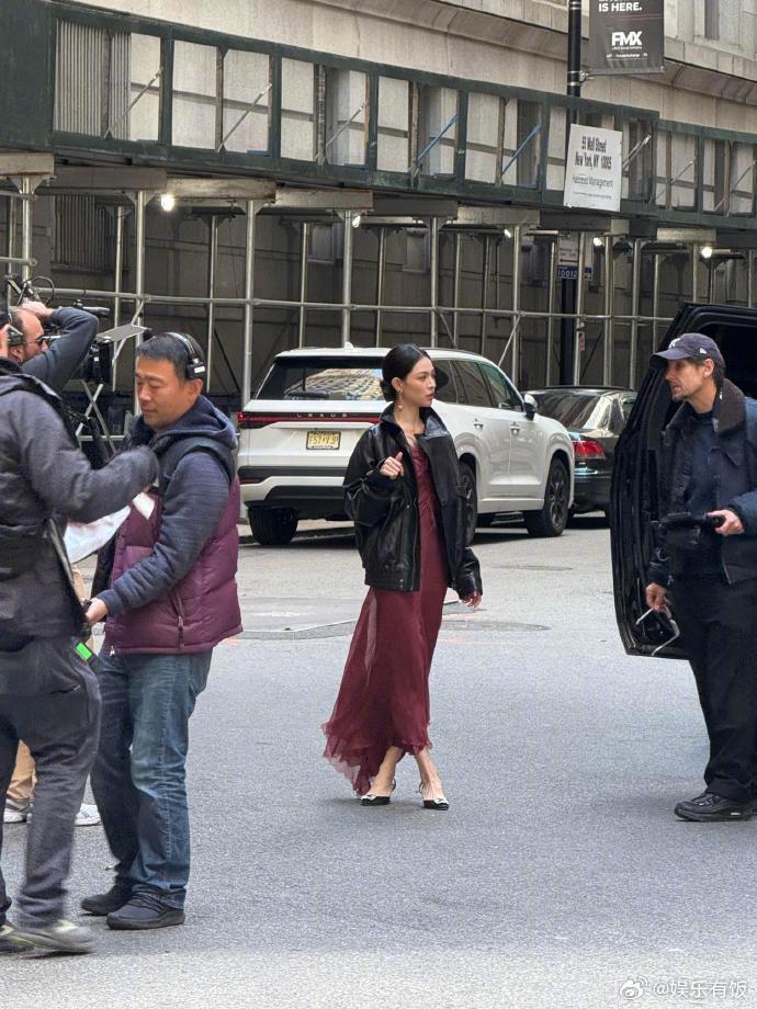 纽约街头偶遇钟楚曦谁在纽约街头偶遇钟楚曦了？也太幸运了吧[笑着哭]！网友晒出的
