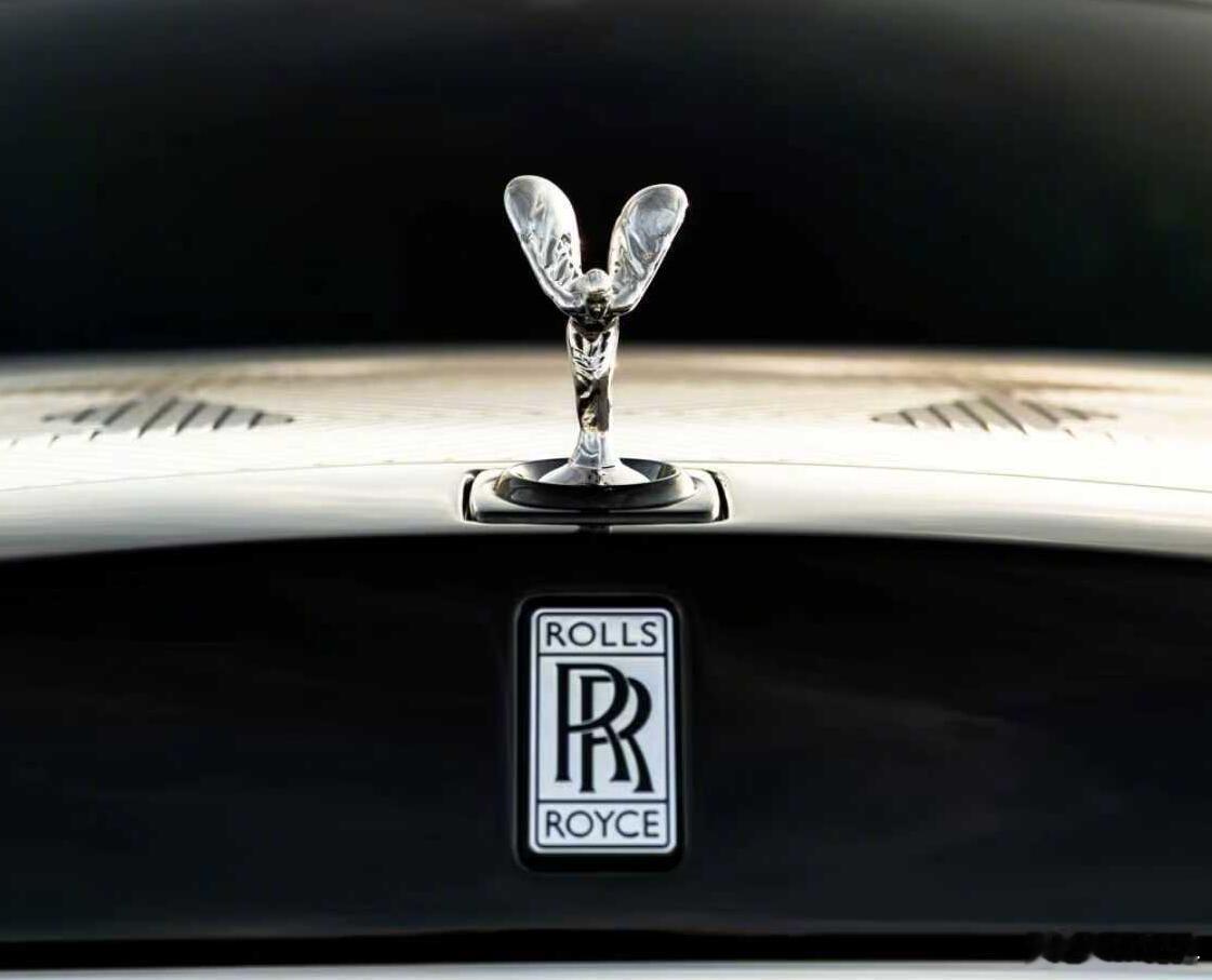 换换口味？劳斯莱斯最近官宣了幻影新款车型Arabesque“斑斓格影”的定妆照