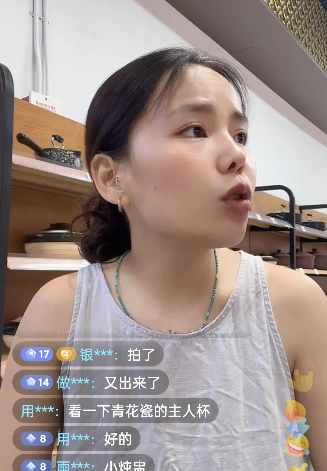 没想到626之后熊磊的人气一直在四位数徘徊。她在直播间里的表现可谓是有勇有谋又