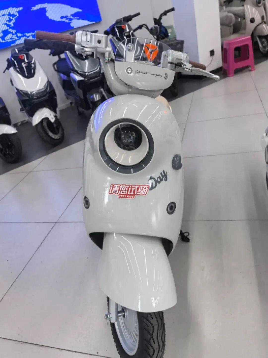 昆明街头惊现“新国标座驾”！首批电动车开售，4000元价位成主流，绿源、五羊本田