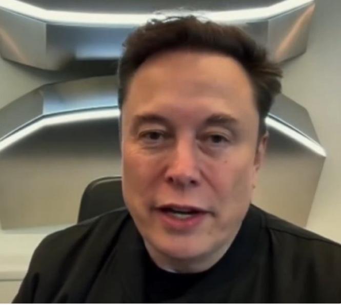 2月1日，特斯拉CEO马斯克发文表示：说实话，我一开始傻到以为爱泼斯坦真的是指和