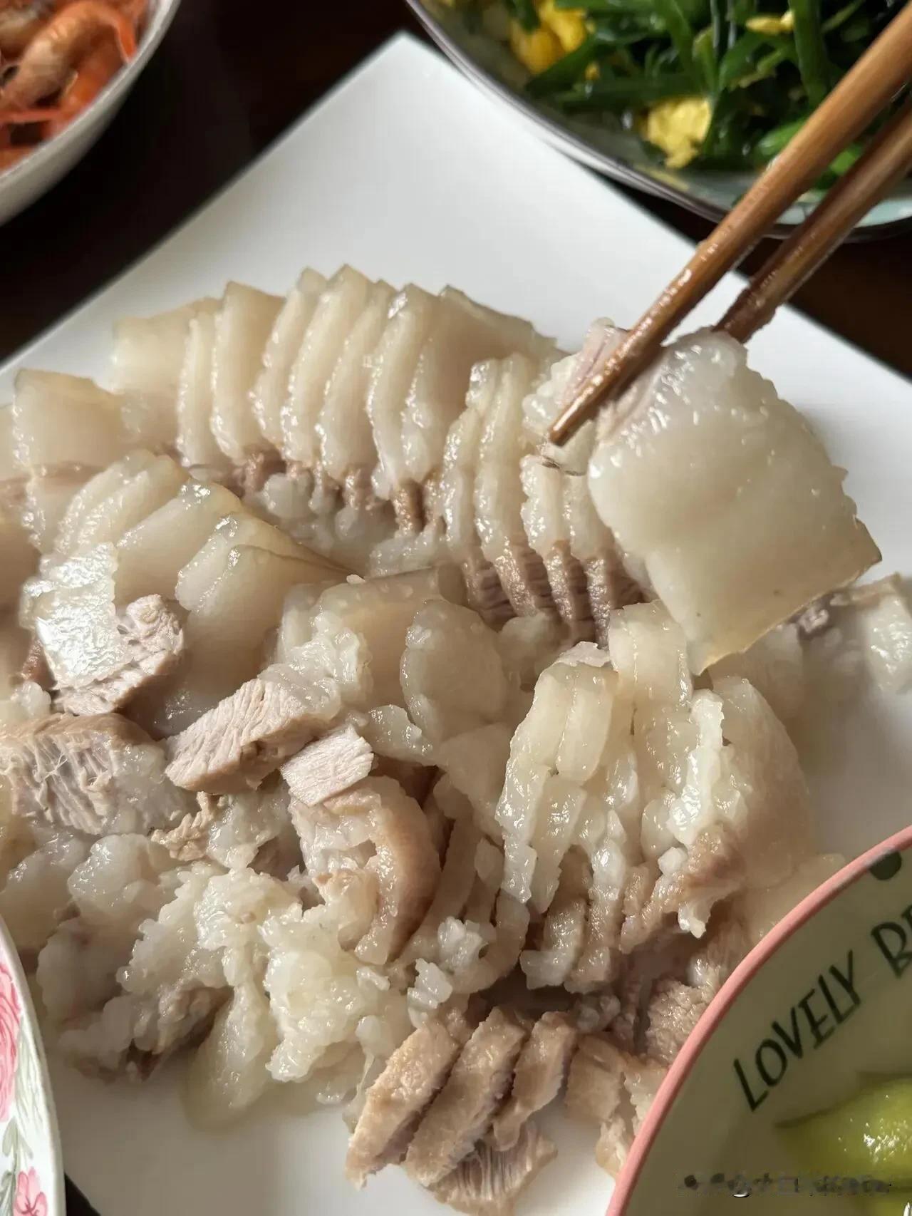 这种猪肉真的能吃吗？真的好像是淋巴肉，肥的太吓人了，有没有人能够下得去嘴啊！