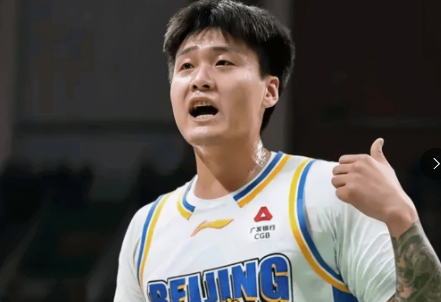 北京男篮球员赵睿将缺席两周比赛，曾凡博将无限期缺席比赛。据北京当地媒体透露，北京