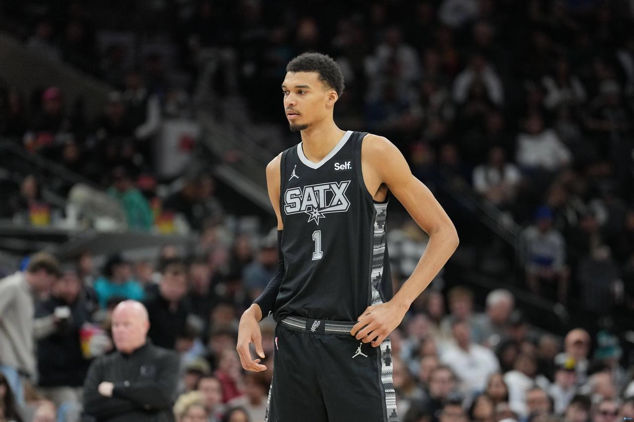 这个赛季的常规赛MVP，很可能就是文班亚马了。目前，马刺队已经取得了55胜18负