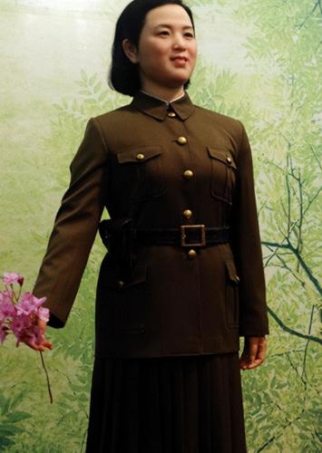1949年9月22日，金日成发妻金正淑病危，金日成开完会马不停蹄赶到医院，就在他