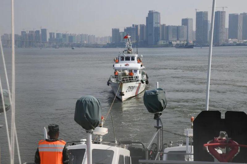 中方决定拖走菲律宾坐滩军舰？海警演练强制拖离，南海柔性执法时代正式落幕！海
