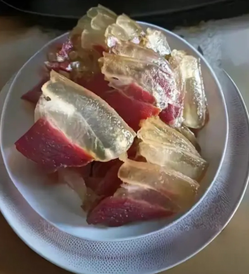 婆婆给的腊肉，听说二年了，这能吃吗？