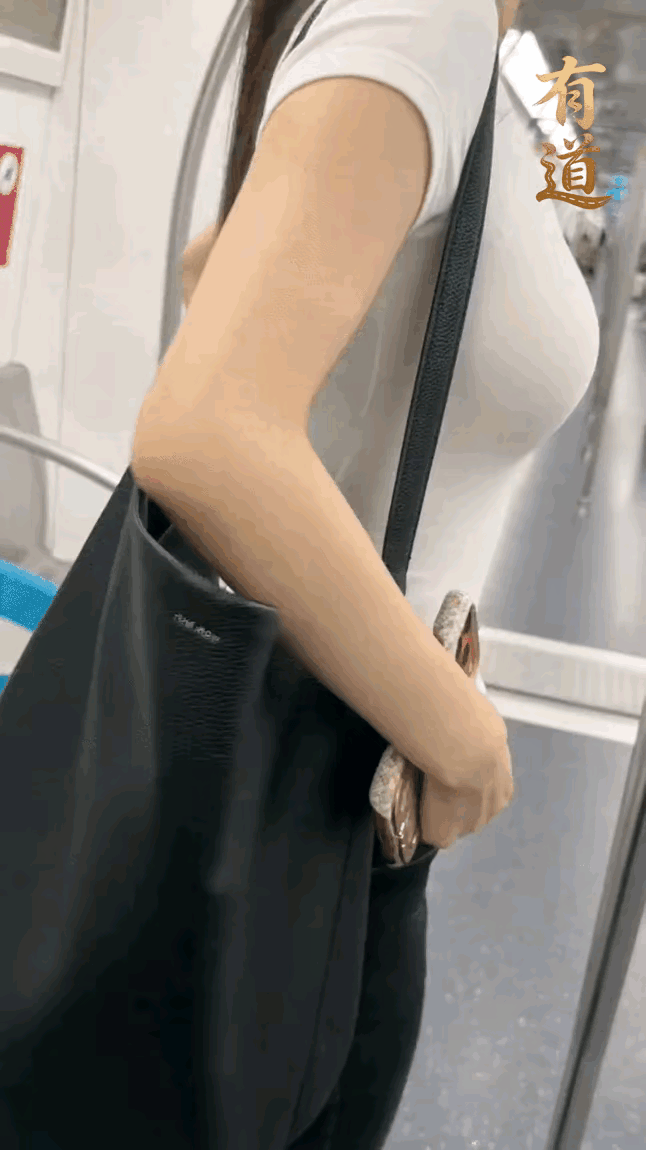 地铁上那个让我一眼心动的女孩，到底什么时候才能成为我的女朋友？