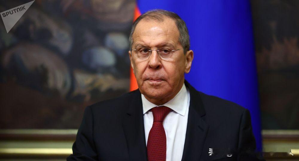 摊牌了！拉夫罗夫直接把枪口顶在了北约脑门上。谁敢在乌克兰部署武器，谁就是俄罗斯的