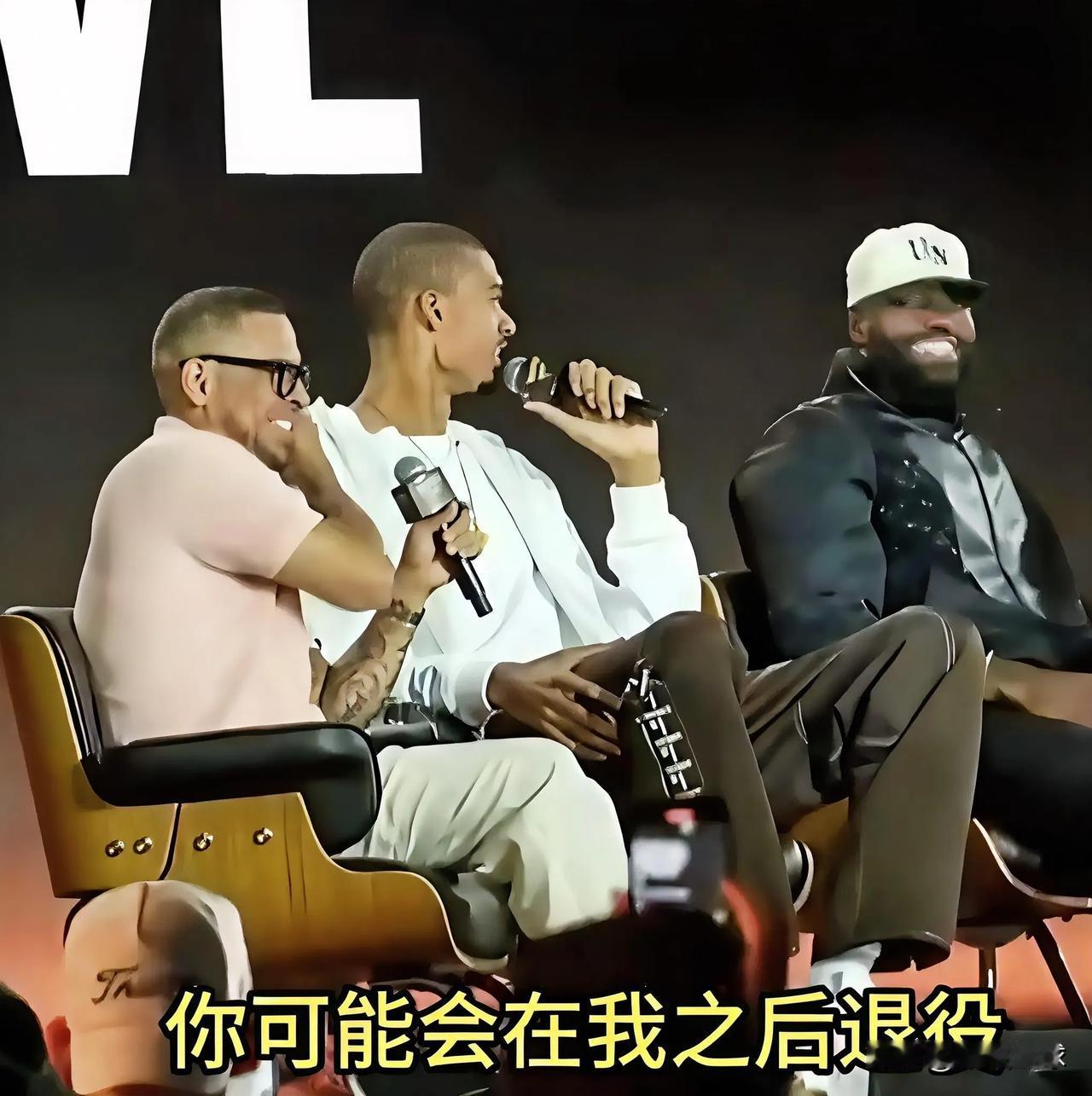 文班亚马情商真高！逗得詹姆斯捧腹大笑，文班从少林寺回国后，同勒布朗、布雷迪