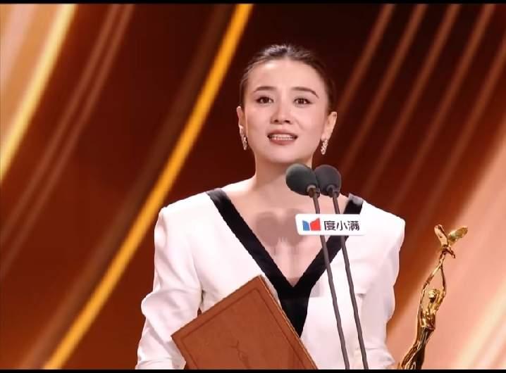 今年金鹰奖获奖名单一出，全网哗然，几乎板上钉钉的最佳女主角从杨紫换成了宋佳。